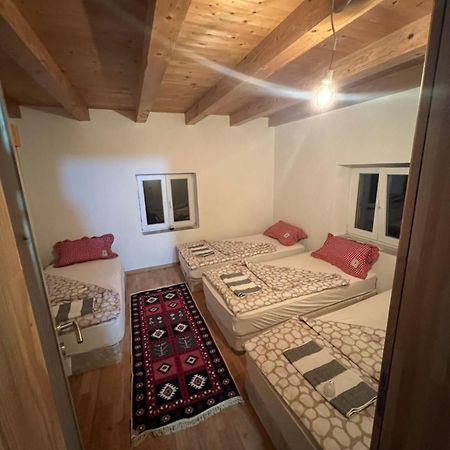 Kod Kapetana Tea Bed & Breakfast Gornji Lukomir Exterior foto