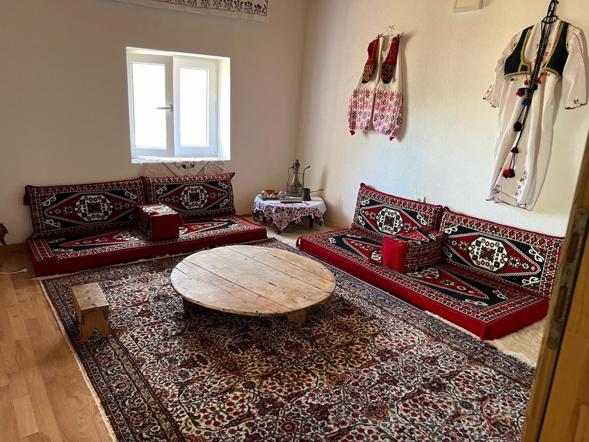 Kod Kapetana Tea Bed & Breakfast Gornji Lukomir Exterior foto