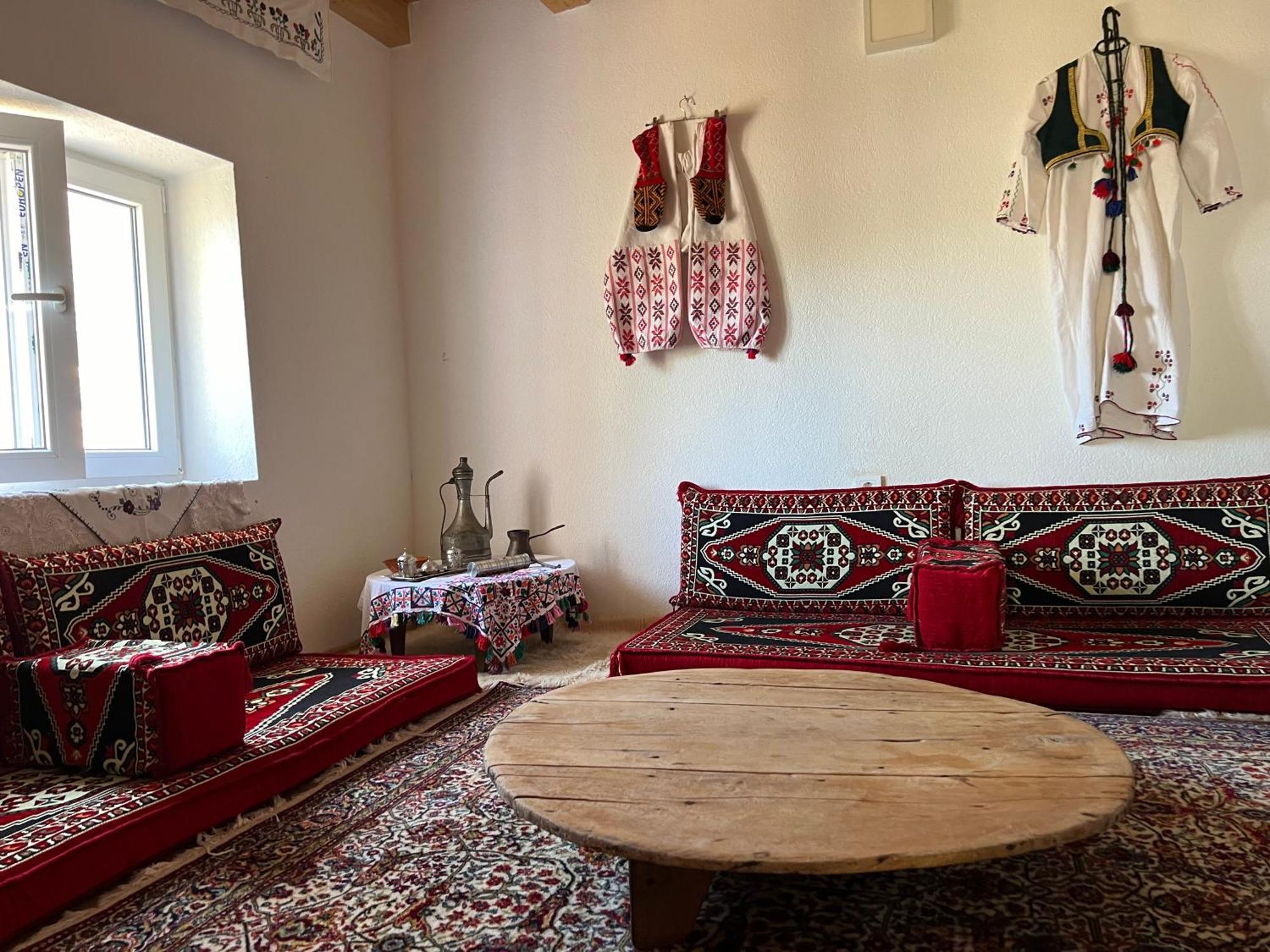 Kod Kapetana Tea Bed & Breakfast Gornji Lukomir Exterior foto