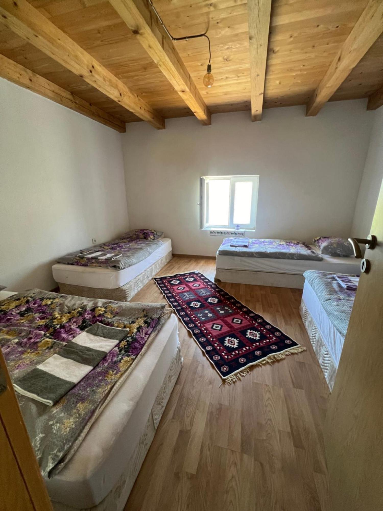 Kod Kapetana Tea Bed & Breakfast Gornji Lukomir Exterior foto