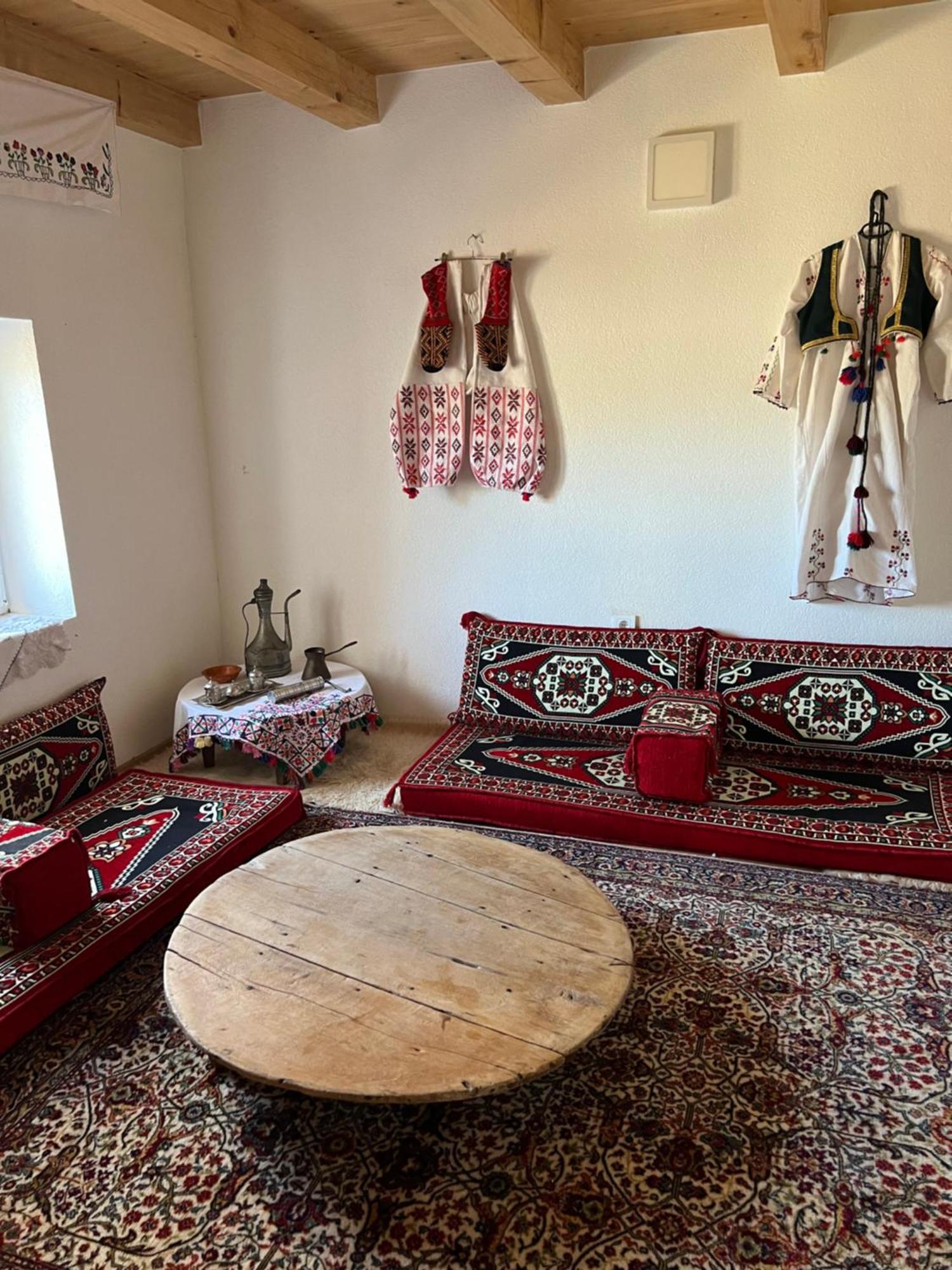 Kod Kapetana Tea Bed & Breakfast Gornji Lukomir Exterior foto